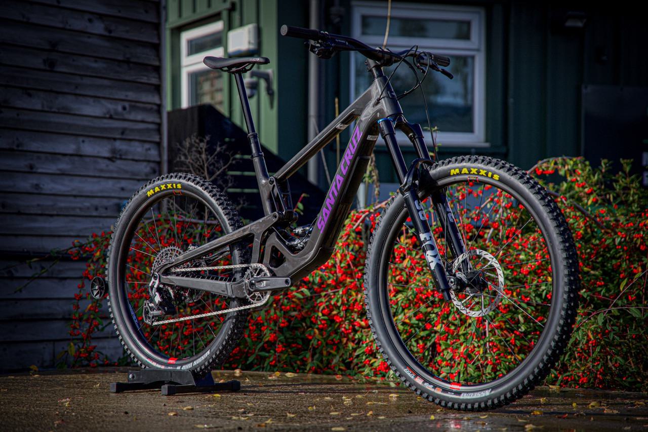 Santa Cruz Bronson C 90 2026 - Gloss Carbon